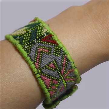 دستبند سوزن‌‌دوزی سبز